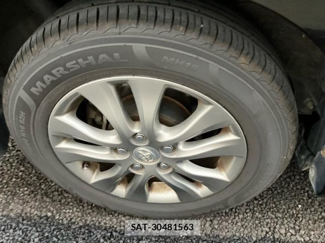 Toyota VOXY 2013-07 7226869-6