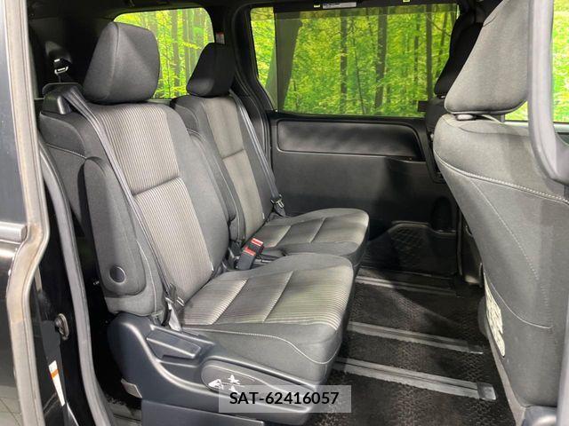 Toyota VOXY 2018-07 7226920-8