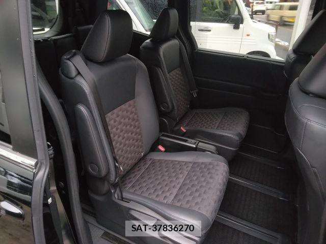 Toyota VOXY 2022-03 7226965-9