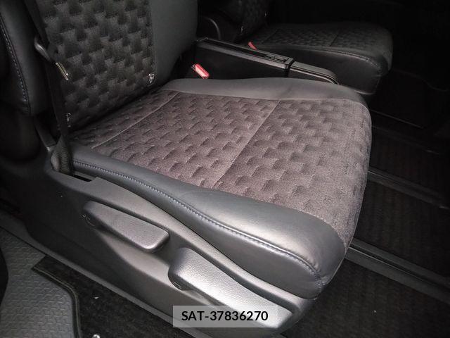 Toyota VOXY 2022-03 7226965-10