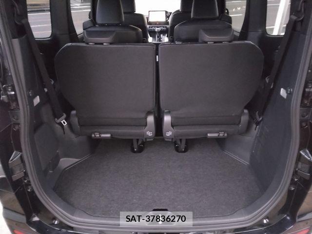 Toyota VOXY 2022-03 7226965-11