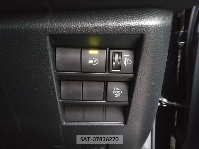 Toyota VOXY 2022-03 7226965-17
