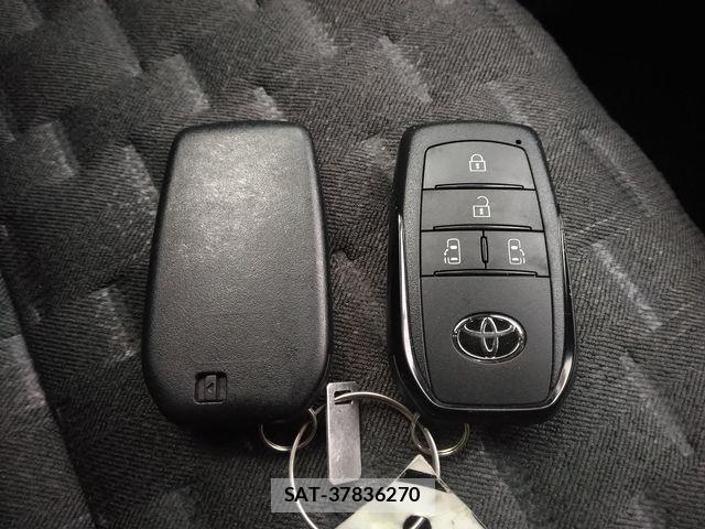 Toyota VOXY 2022-03 7226965-19