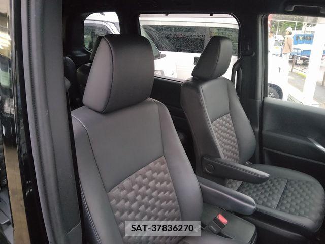 Toyota VOXY 2022-03 7226965-6