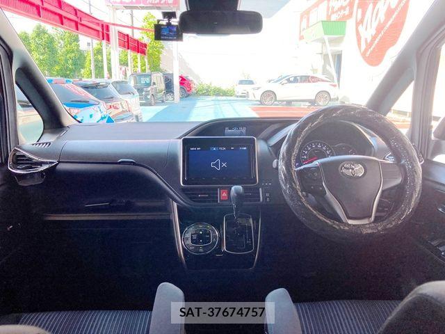 Toyota VOXY 2020-09 7226949-17