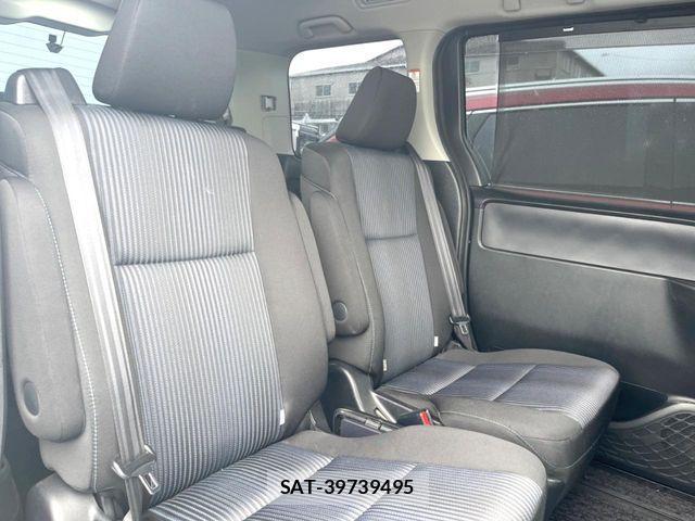 Toyota VOXY 2014-04 7226878-9