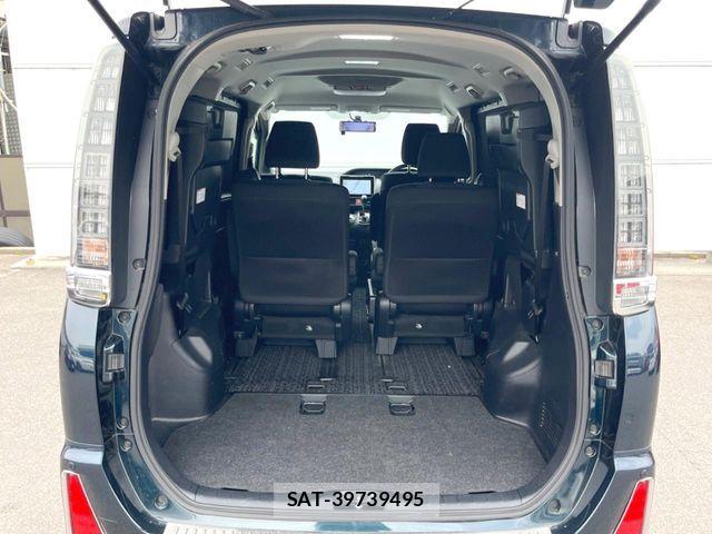 Toyota VOXY 2014-04 7226878-11