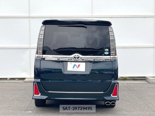 Toyota VOXY 2014-04 7226878-15