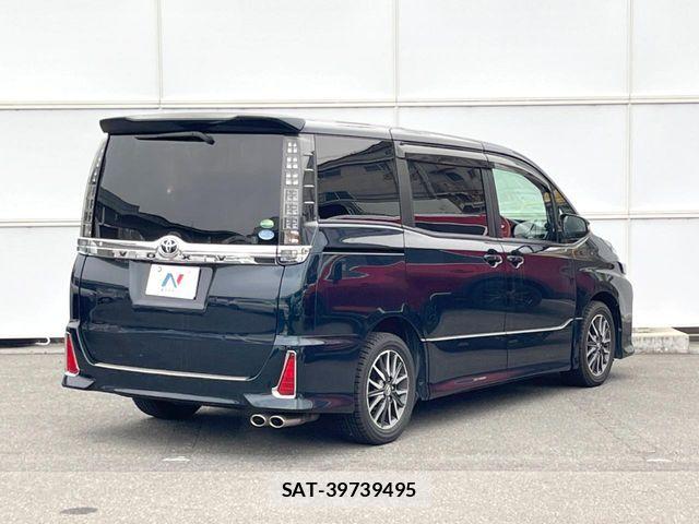 Toyota VOXY 2014-04 7226878-17