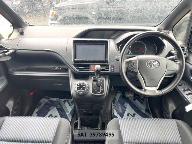 Toyota VOXY 2014-04 7226878-1
