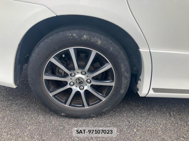 Toyota VOXY 2012-04 7226866-9