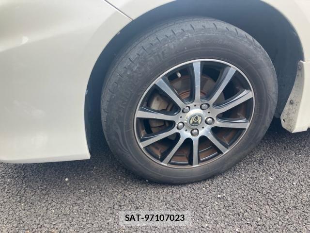 Toyota VOXY 2012-04 7226866-11