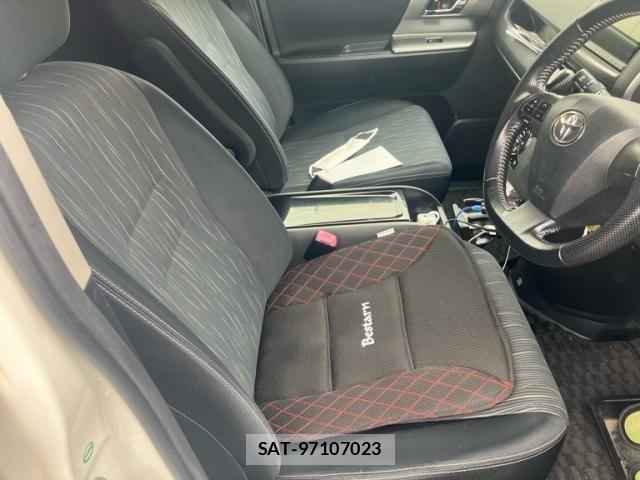 Toyota VOXY 2012-04 7226866-12