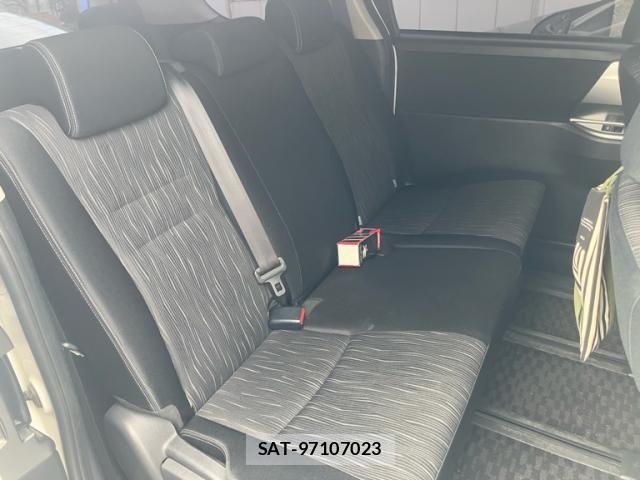 Toyota VOXY 2012-04 7226866-13