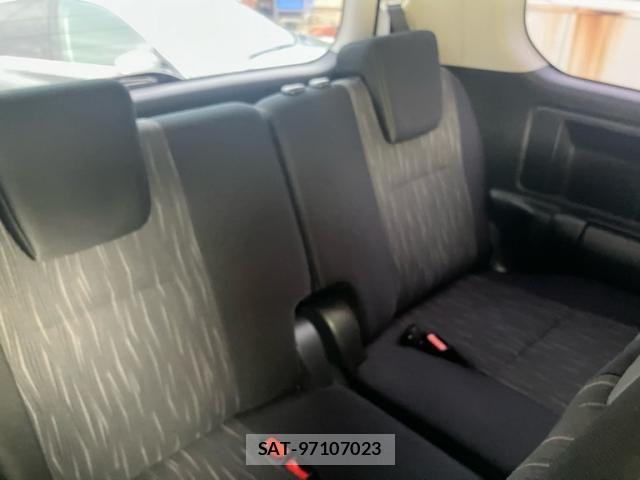 Toyota VOXY 2012-04 7226866-14