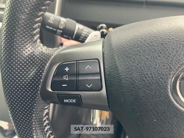 Toyota VOXY 2012-04 7226866-17