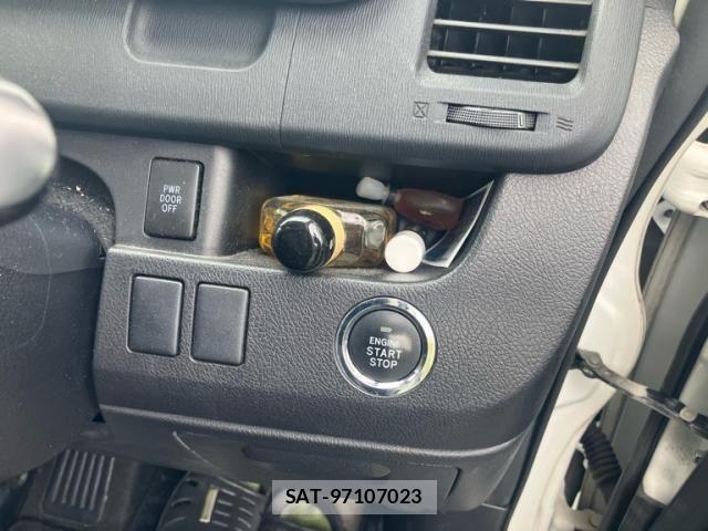 Toyota VOXY 2012-04 7226866-18