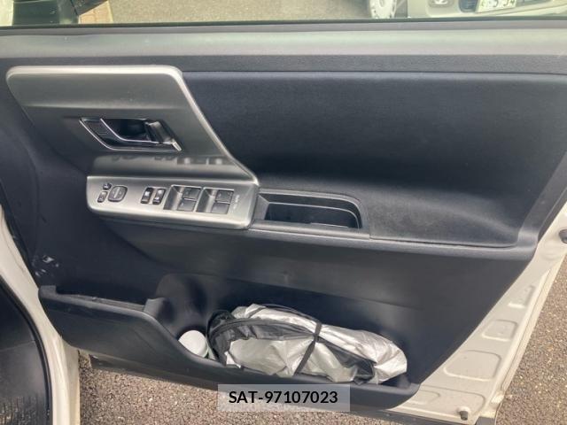 Toyota VOXY 2012-04 7226866-19