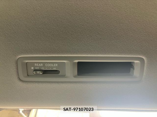 Toyota VOXY 2012-04 7226866-20