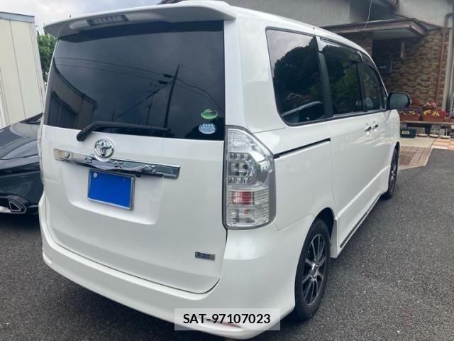 Toyota VOXY 2012-04 7226866-5
