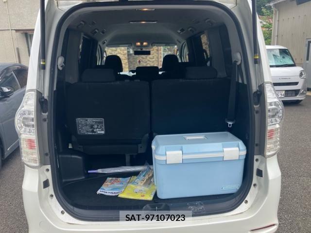 Toyota VOXY 2012-04 7226866-6