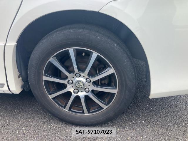 Toyota VOXY 2012-04 7226866-8