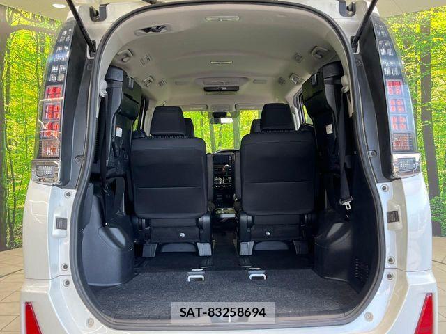 Toyota VOXY 2017-03 7226901-10