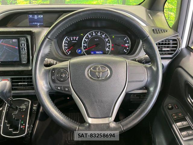 Toyota VOXY 2017-03 7226901-11