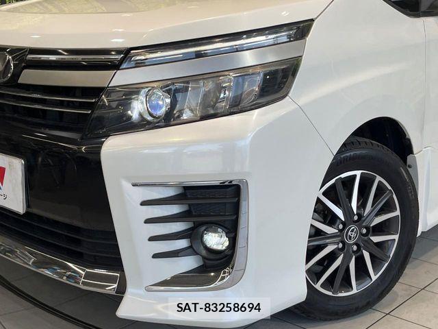 Toyota VOXY 2017-03 7226901-12