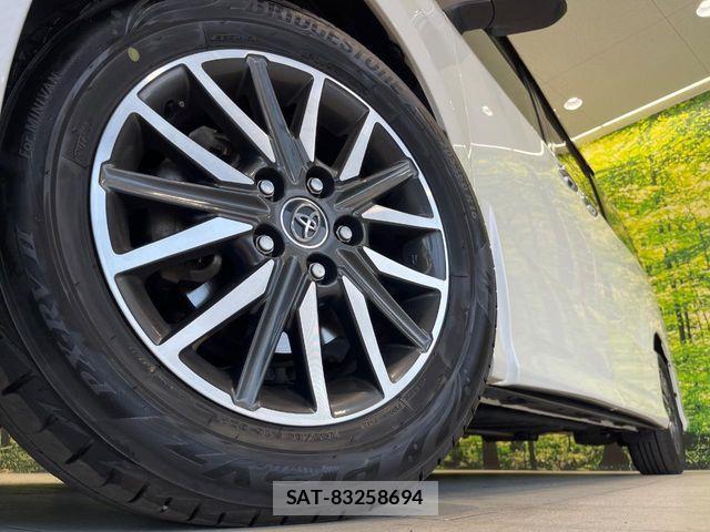 Toyota VOXY 2017-03 7226901-13