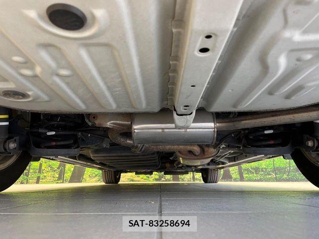 Toyota VOXY 2017-03 7226901-18