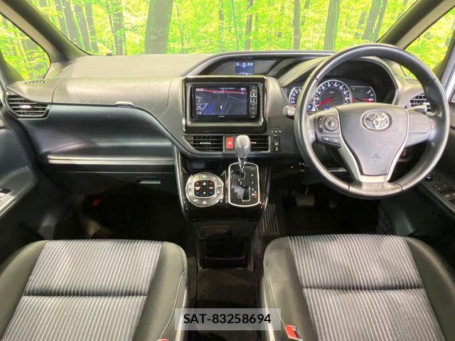 Toyota VOXY 2017-03 7226901-1