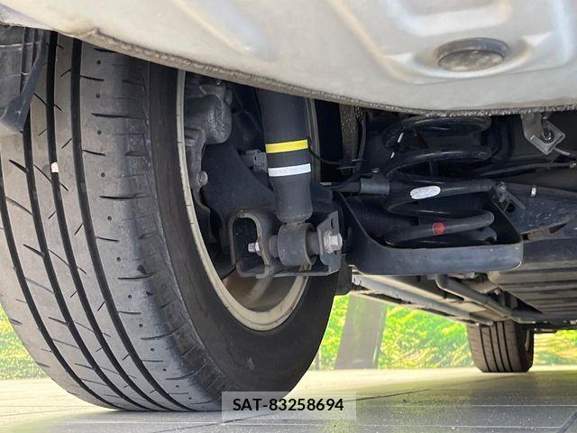 Toyota VOXY 2017-03 7226901-19