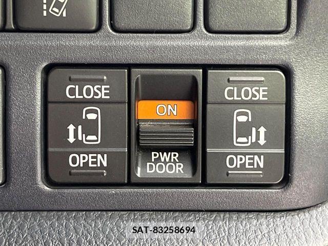 Toyota VOXY 2017-03 7226901-6