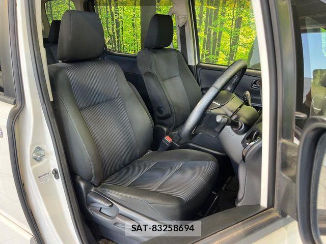 Toyota VOXY 2017-03 7226901-7