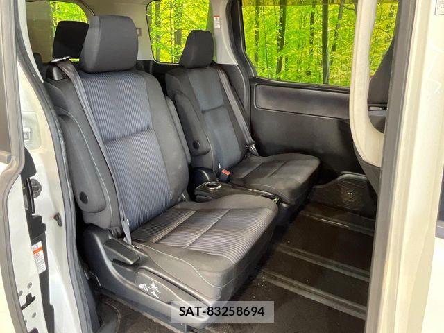 Toyota VOXY 2017-03 7226901-8