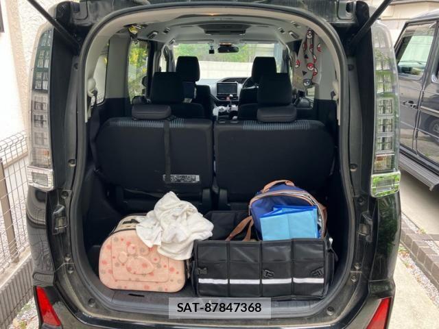 Toyota VOXY 2016-09 7226897-10