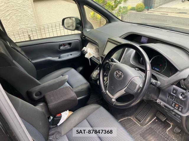 Toyota VOXY 2016-09 7226897-14