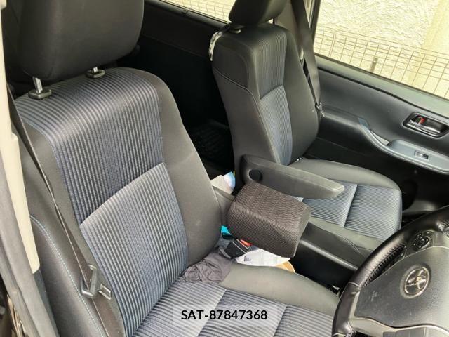 Toyota VOXY 2016-09 7226897-15