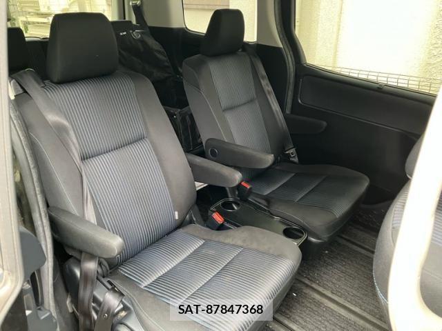 Toyota VOXY 2016-09 7226897-16