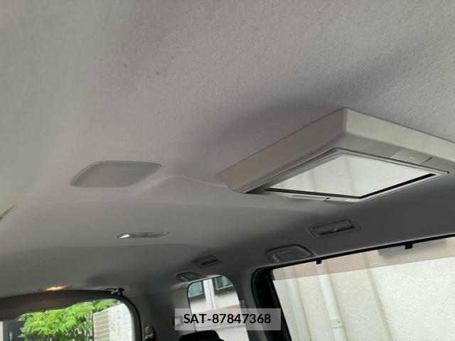 Toyota VOXY 2016-09 7226897-18