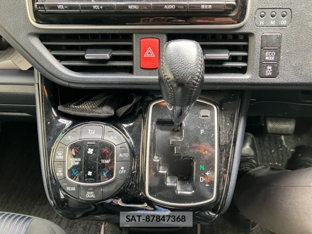 Toyota VOXY 2016-09 7226897-20