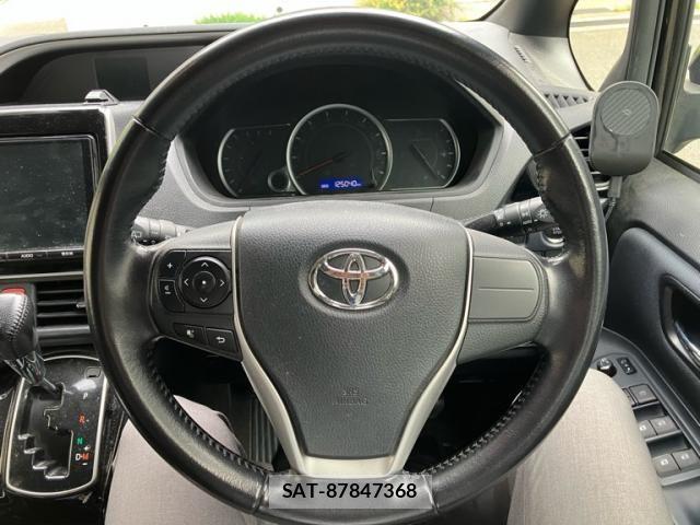 Toyota VOXY 2016-09 7226897-21