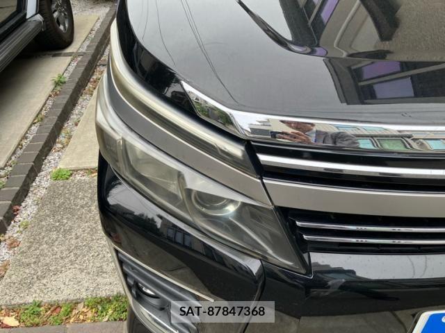 Toyota VOXY 2016-09 7226897-3