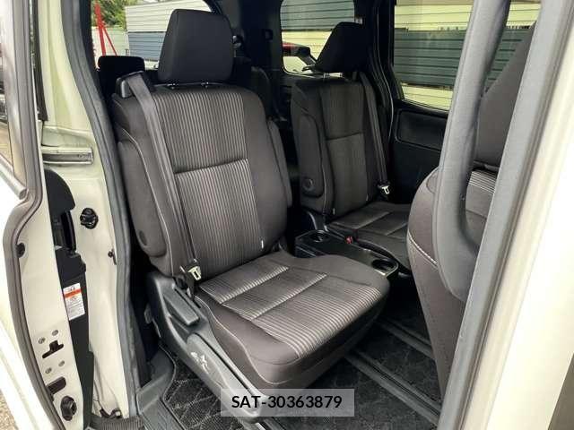 Toyota VOXY 2019-07 7226936-10