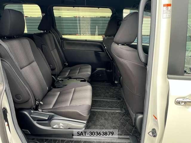Toyota VOXY 2019-07 7226936-11