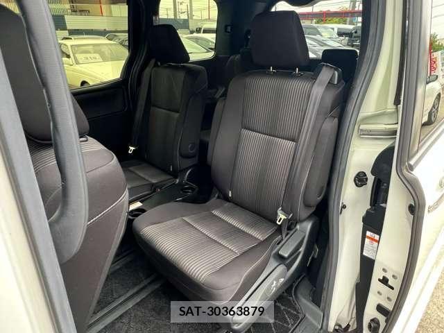 Toyota VOXY 2019-07 7226936-12