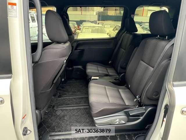 Toyota VOXY 2019-07 7226936-13