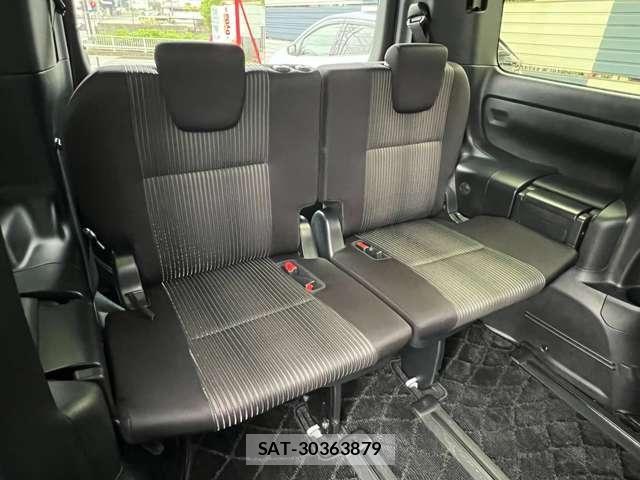 Toyota VOXY 2019-07 7226936-14