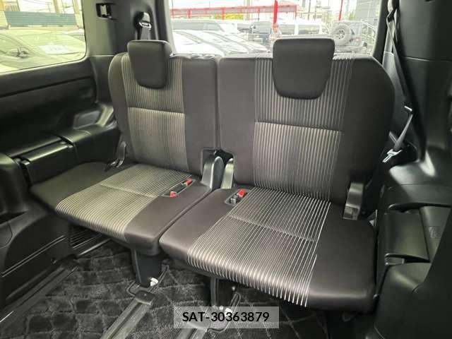 Toyota VOXY 2019-07 7226936-15